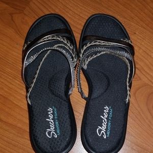 Sketchers wedged flip flops